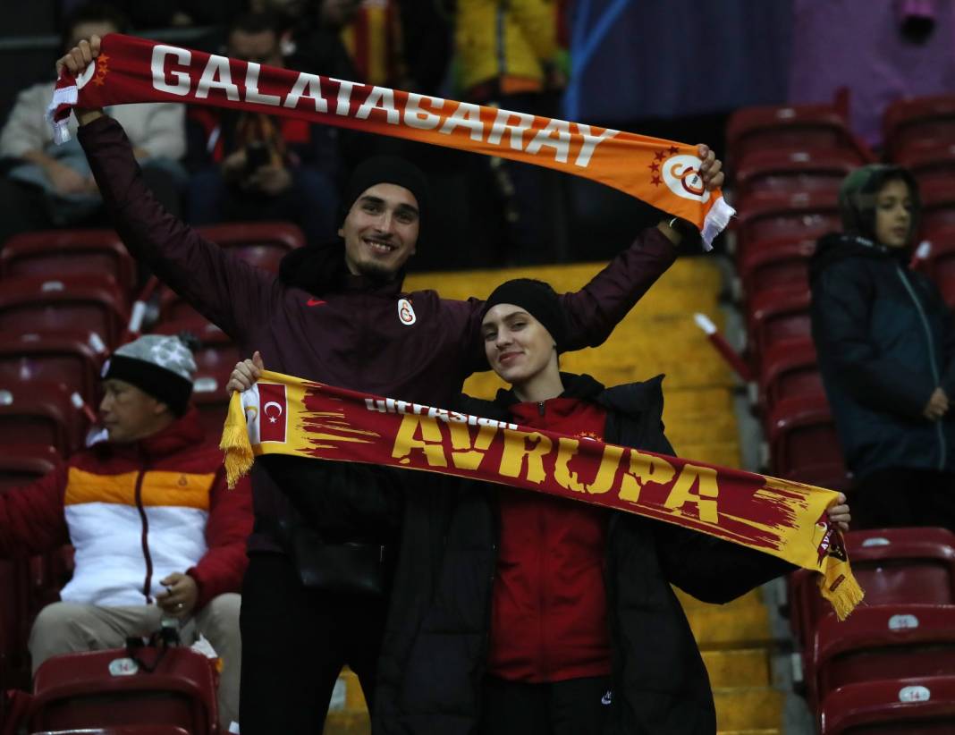 Galatasaray'ın muhteşem geri dönüşünden çok özel resimler: Tribünler şov yaptı 9